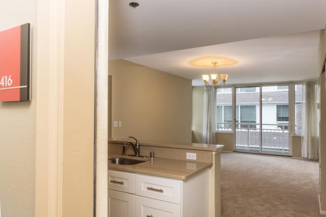Building Photo - 2 bedroom in Seattle WA 98121