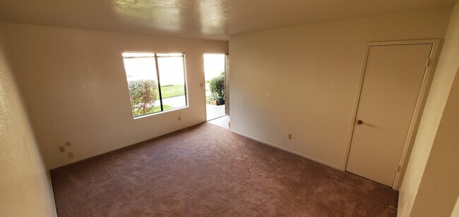 Sala de estar/familiar - Townhomes at 201