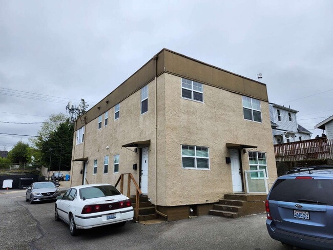 Building Photo - Adorable Apartment in Heart of Downtown Br...