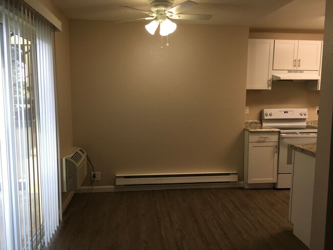 Building Photo - BEAUTIFUL FULLY REMODELED 2 BEDROOM/1 BATH...