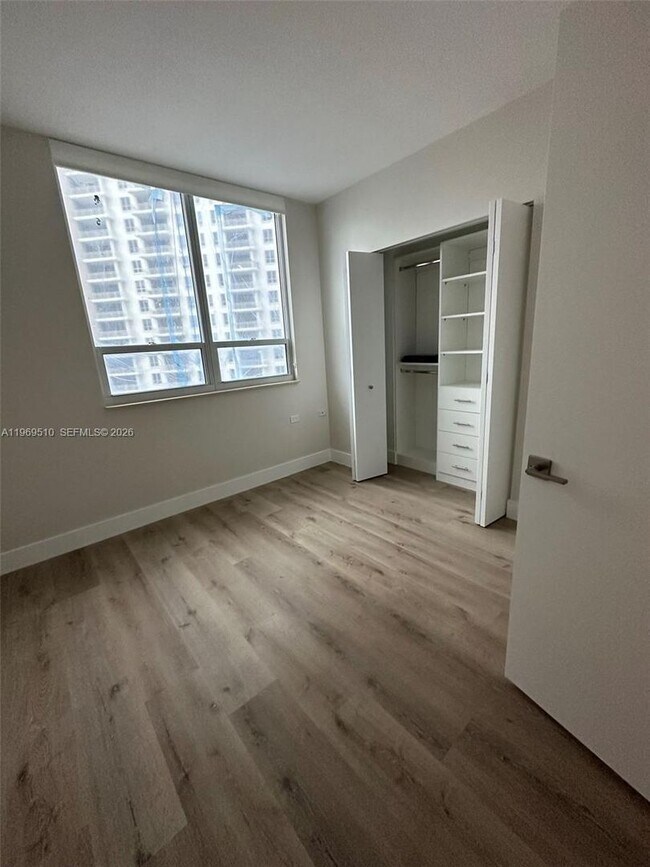 Foto del edificio - 801 Brickell Key Blvd