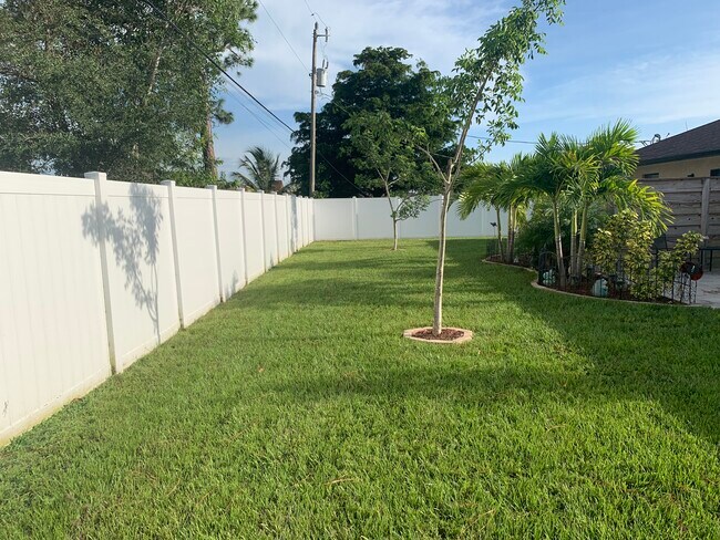 Foto del edificio - 3729 SW 8th Ct