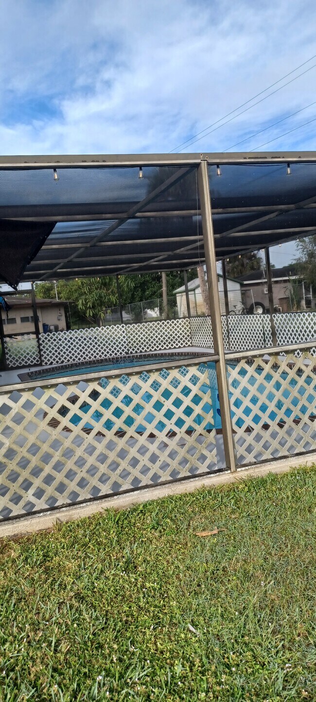 Foto del edificio - 1003 Leeland Heights Blvd E