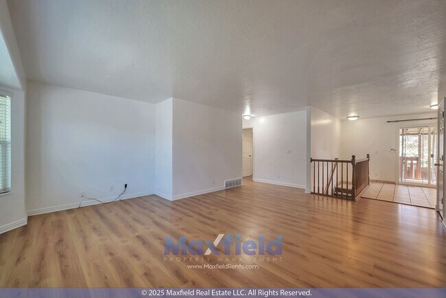 Building Photo - West Jordan Rambler 5 BD 2 BA 2 GA