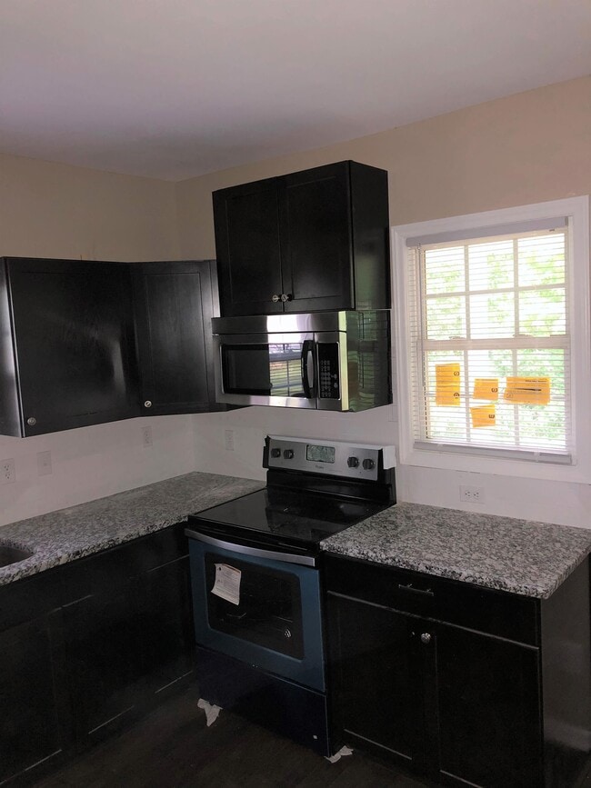 Building Photo - 182 Fern Ave SW