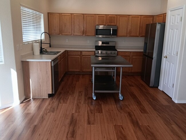 Building Photo - 3 Bedroom, 2.5 Bathroom Home! Schedule a Showing Today!