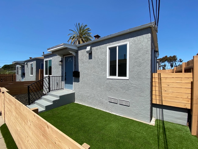 Building Photo - One-Bedroom Unit - Newly Renovated - with Yard