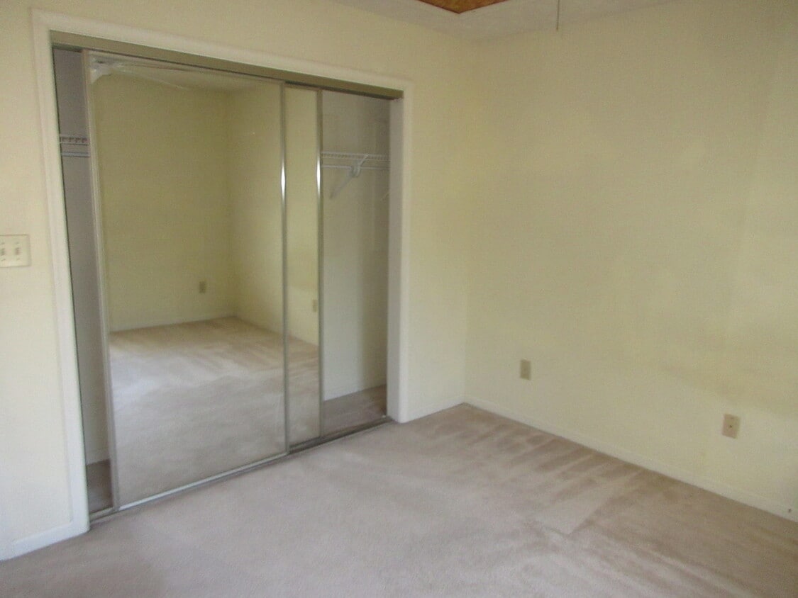 Building Photo - 346 Wells Ct