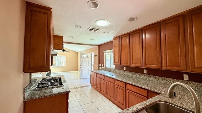 Building Photo - 370 Las Flores Dr