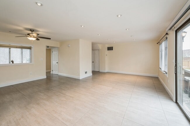 L shaped living room - 83 Krystal Dr