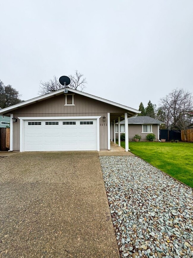 Building Photo - 1973 S Ridge Dr