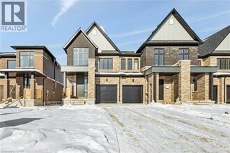 Building Photo - 123 Manuel St