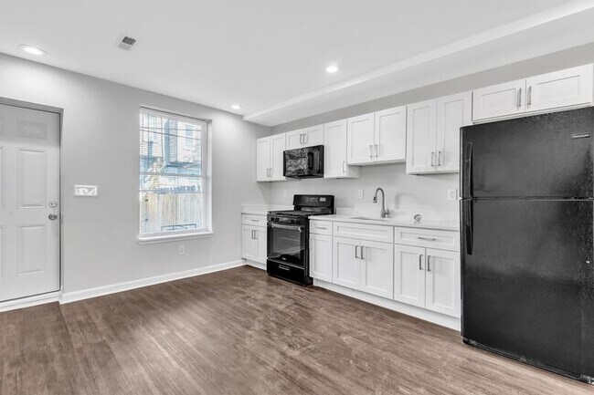 Building Photo - 1622 Darley Ave