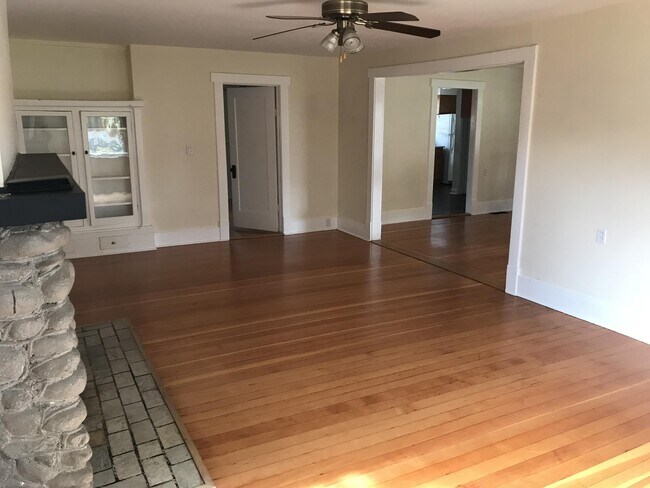 Foto del edificio - 1809 E Lake St