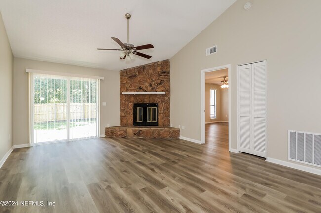 Building Photo - 8240 Chimney Oak Dr
