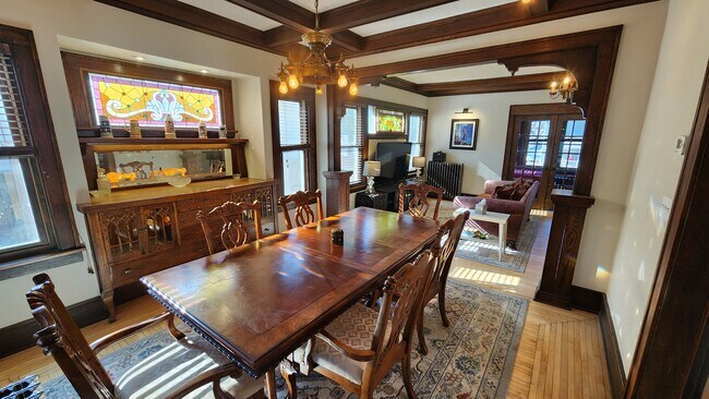 Comedor - 3230 Lyndale Ave N