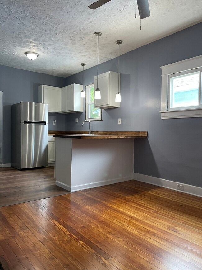 Building Photo - 4824 S 5th St