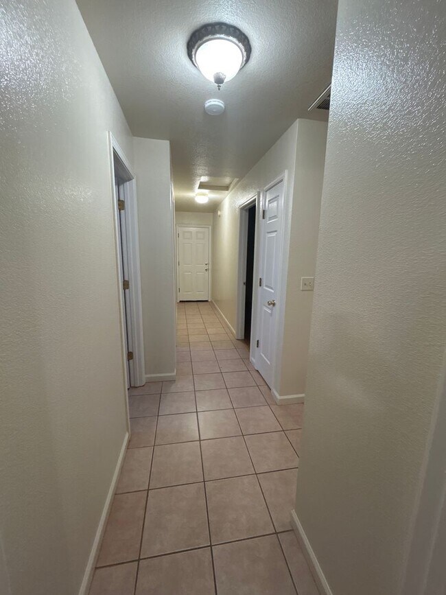 Foto del edificio - 3 Bedroom Home for Rent in Anderson CA | Large Family Room, 2 Car Garage, Pet Friendly