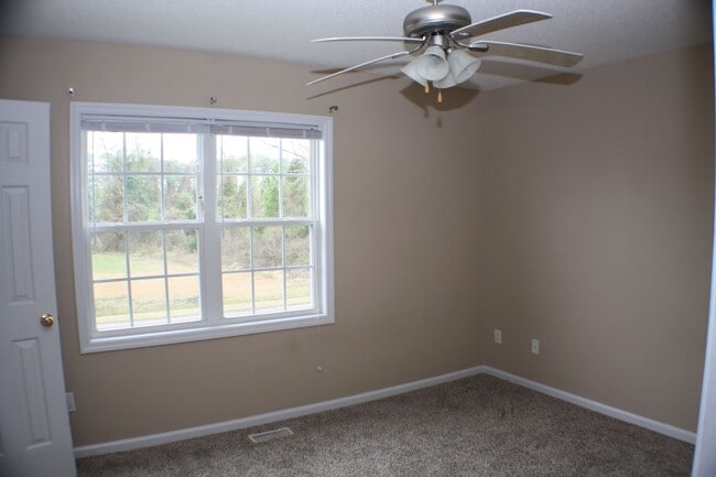 Building Photo - 2 BR 2.5 BA Townhouse Cornerstone Village