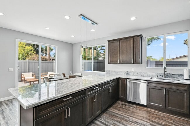 Foto del edificio - Coastal 3-Bedroom 2-Bathroom House with Hu...