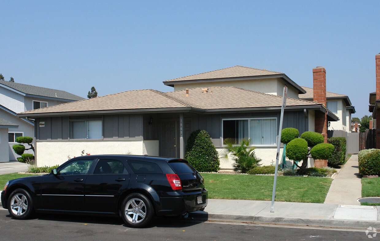 Foto del edificio - 16652 Sims St