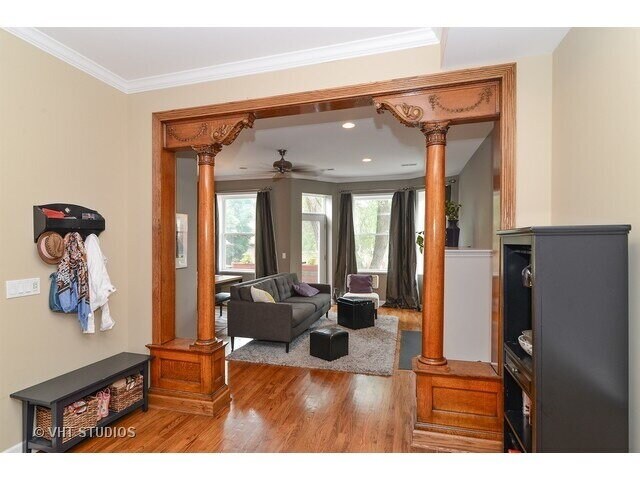 Foto del edificio - 2-Bed, 2-Bath Urban Retreat with Fireplace & Hardwood Floors