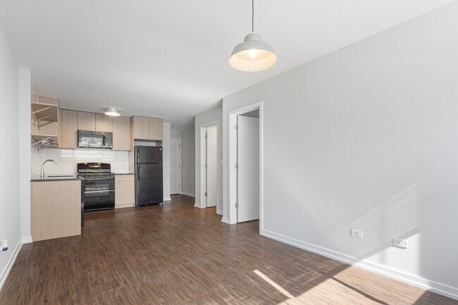 Foto del edificio - 6134 N Kenmore Ave