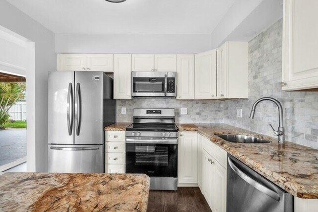 Foto del edificio - 1740 NE 64th St