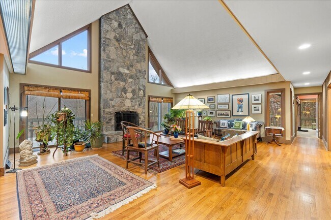 Foto del edificio - 5460 Townsend Rd