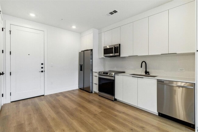 Building Photo - 1701 Simond Ave Ave