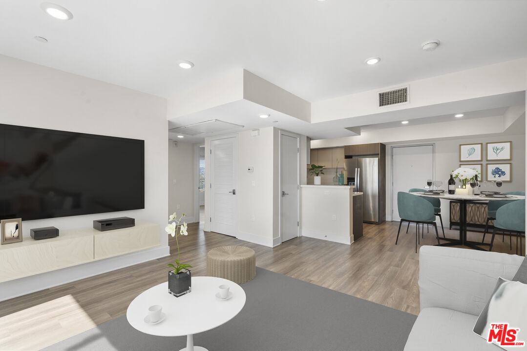 Foto principal - 5030 Rosewood Ave