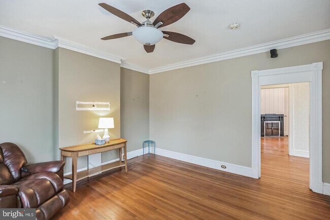 Foto del edificio - 8219 Forrest Ave