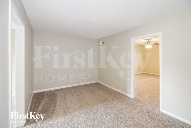 Foto del edificio - 6635 Wesfield Cove