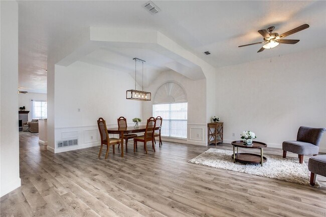 Foto del edificio - 3306 Ashleaf Dr