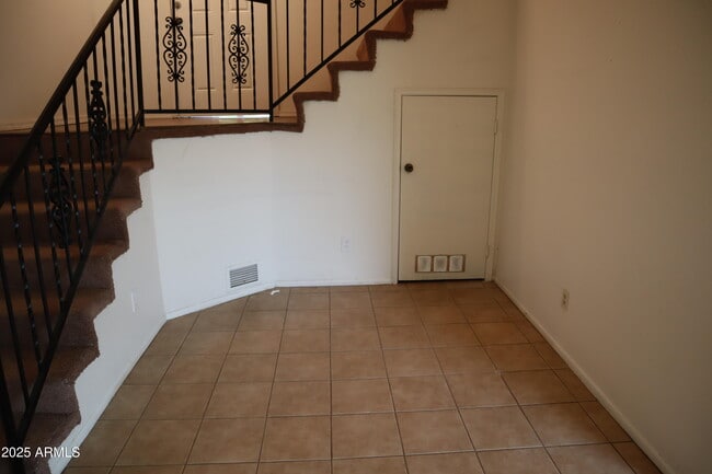 Building Photo - 4241 Plaza Oro Loma
