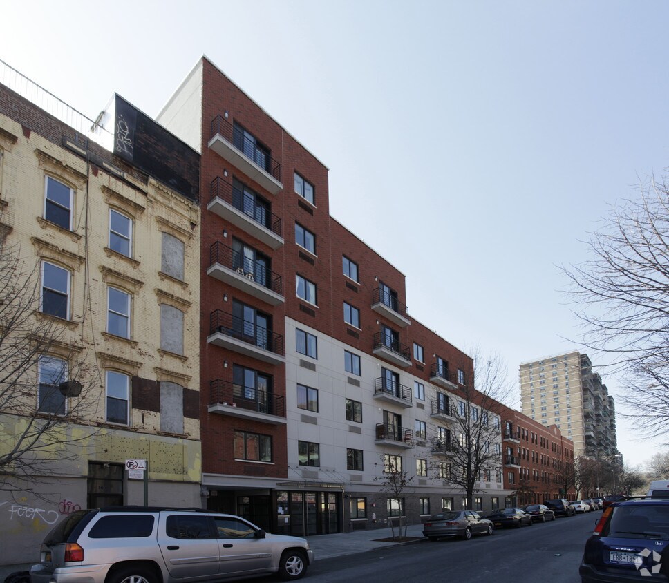 Primary Photo - 150-158 Johnson Ave