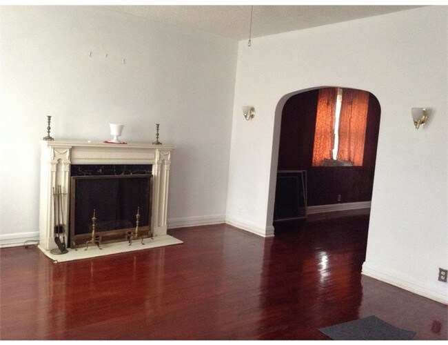 Building Photo - 3708 Columbus Dr