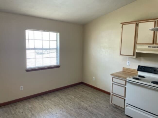 Building Photo - 1235 Continental Ct