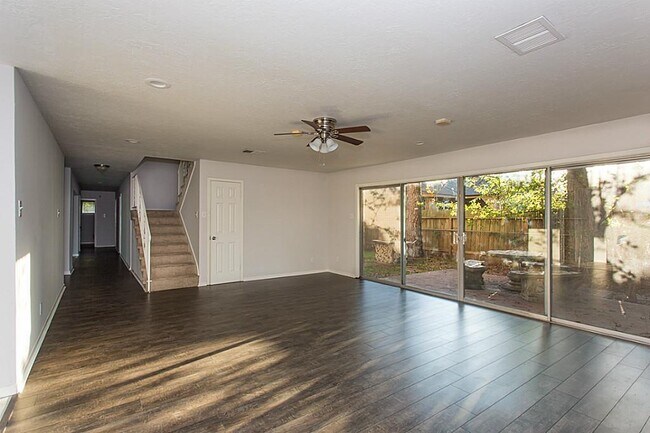 Building Photo - 6407 Nuben St