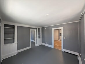 Building Photo - 13-15 Walnut Street Unit 6