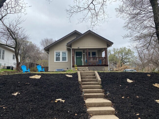 Building Photo - Single Family Home Available August 5th!