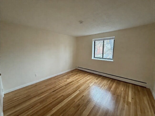 Foto del edificio - 112 Dustin St