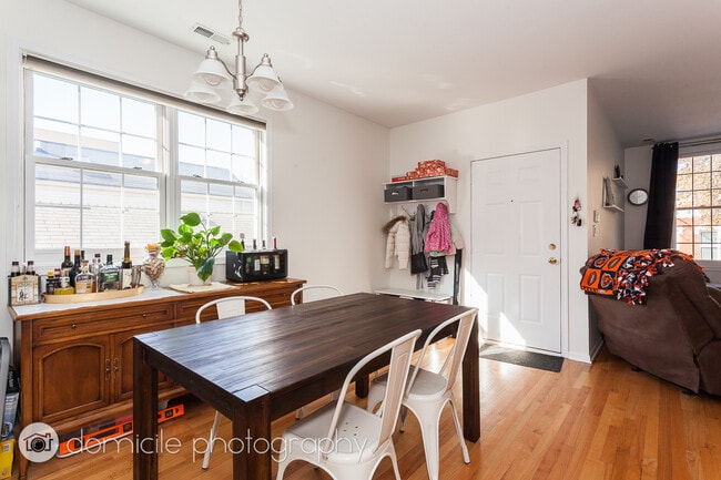Foto del edificio - 1417 W Erie St