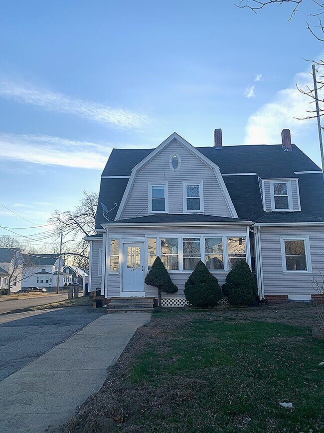 Building Photo - 380 Bullocks Point Ave