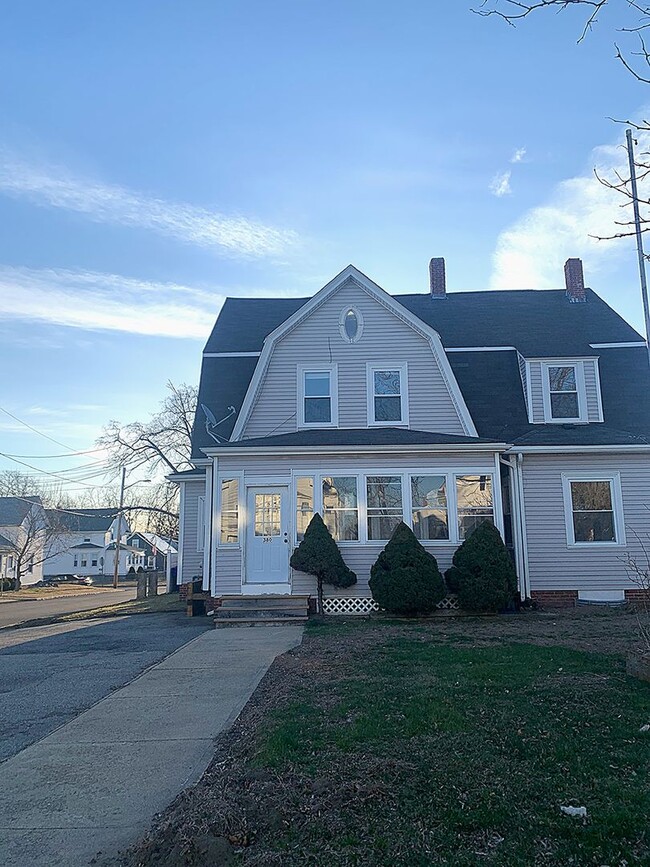 Building Photo - 380 Bullocks Point Ave