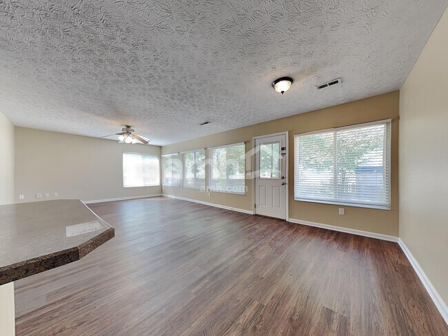 Building Photo - 9909 Olde Park Dr