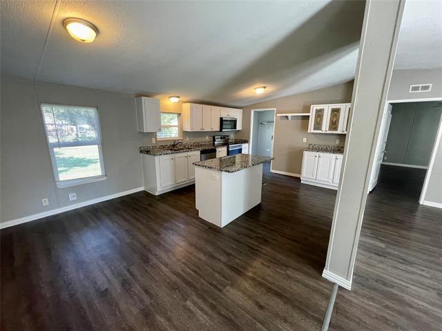 Foto del edificio - 7828 Eastland Ave