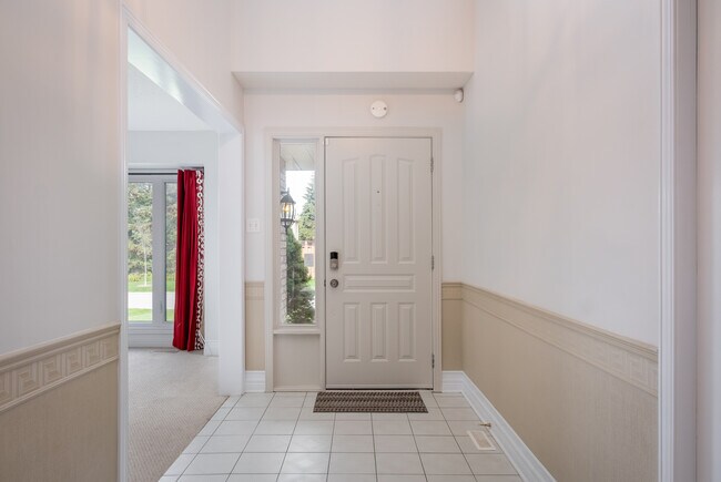 Photo du bâtiment - BEAUTIFULLY KEPT 4 BEDROOM HOME WITH FULLY...