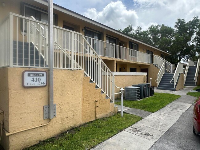 Foto del edificio - 410 NW 214th St
