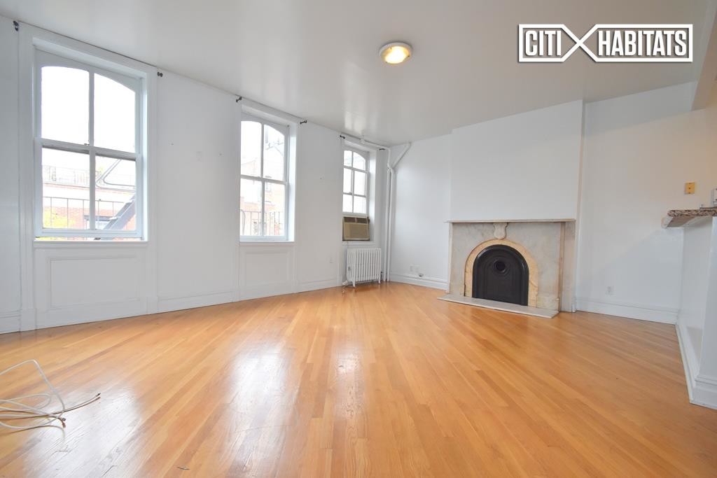 Primary Photo - 375 Bleecker St